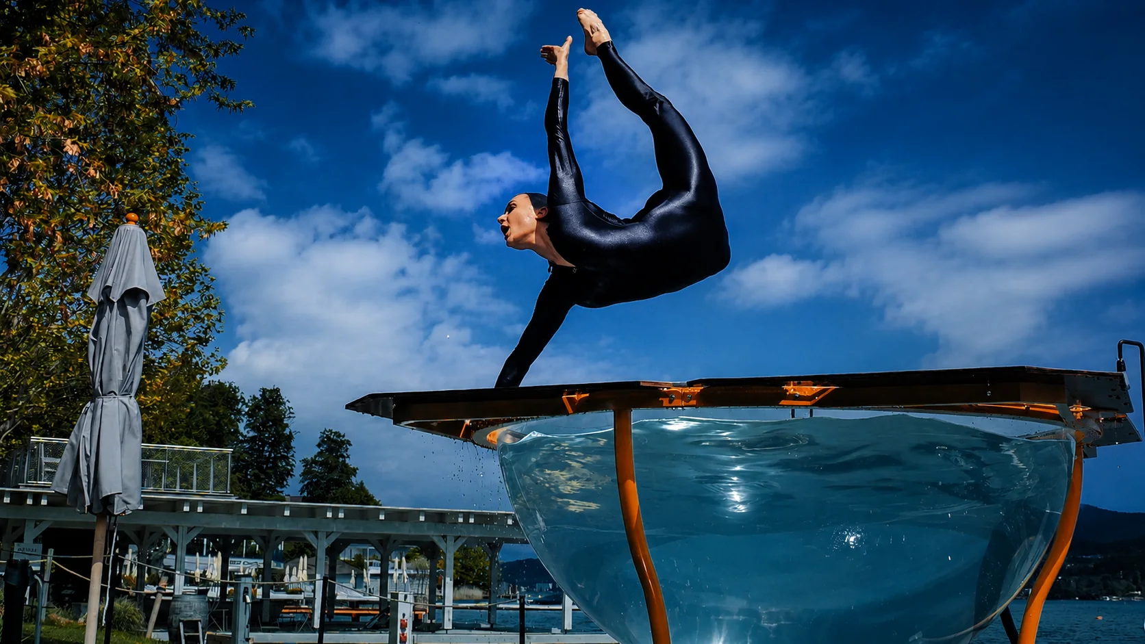 Waterbowl Act mit transparenter Wasser-Bowl als Showmoment